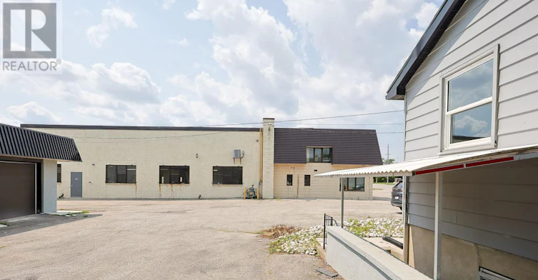 UPPER UNIT-1775 Oxford Street E, London, ON, N5V 2Z6 - 37