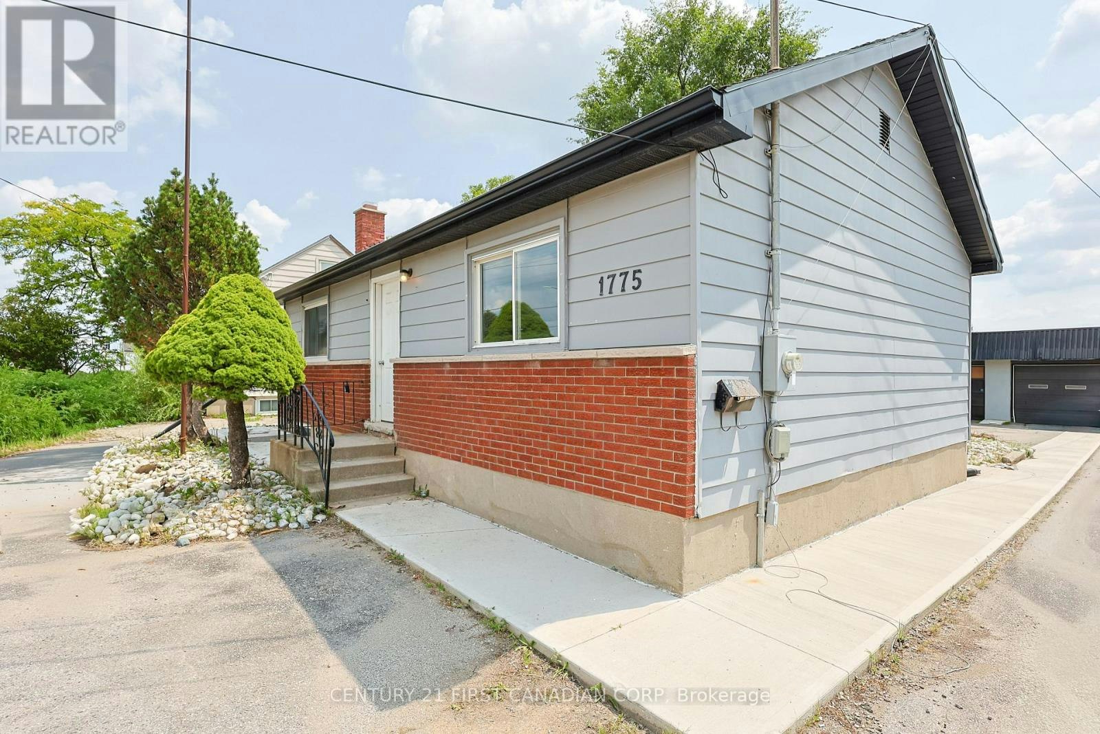 UPPER UNIT-1775 Oxford Street E, London, ON, N5V 2Z6 - 2