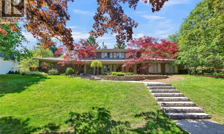 61 Huntley Crescent
