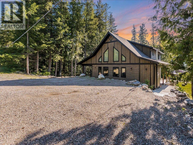 809 Slocan Street, Slocan, BC, V0G 2C0 - 2