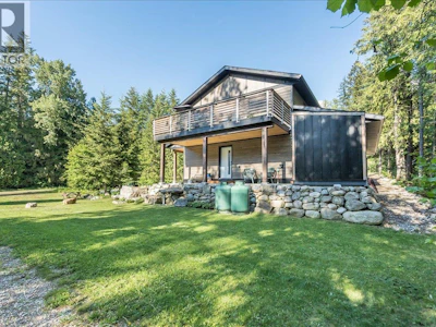 809 Slocan Street - 3