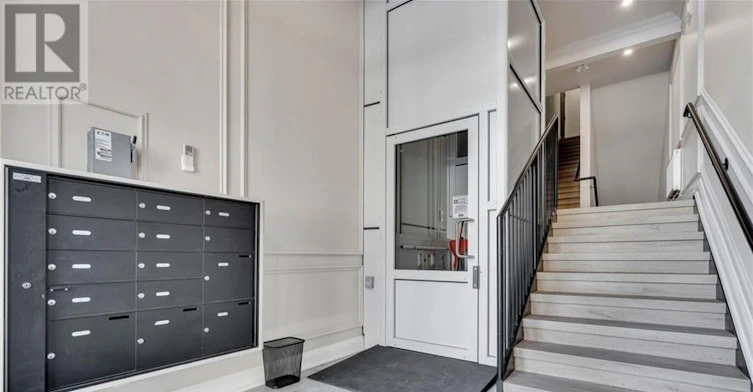 2-58 Florence Street, Ottawa, ON, K2P 0W7 - 2