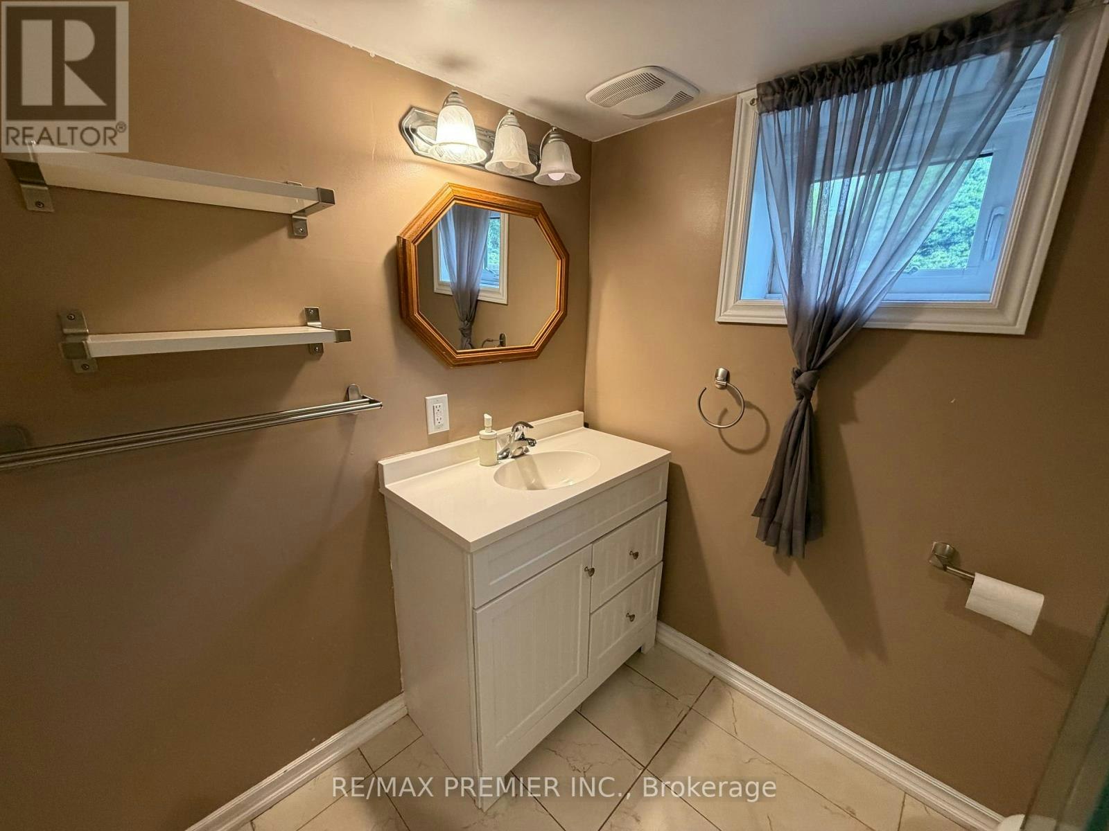 BSMT-404 Rustic Road, Toronto, ON, M6L 1W7 - 9