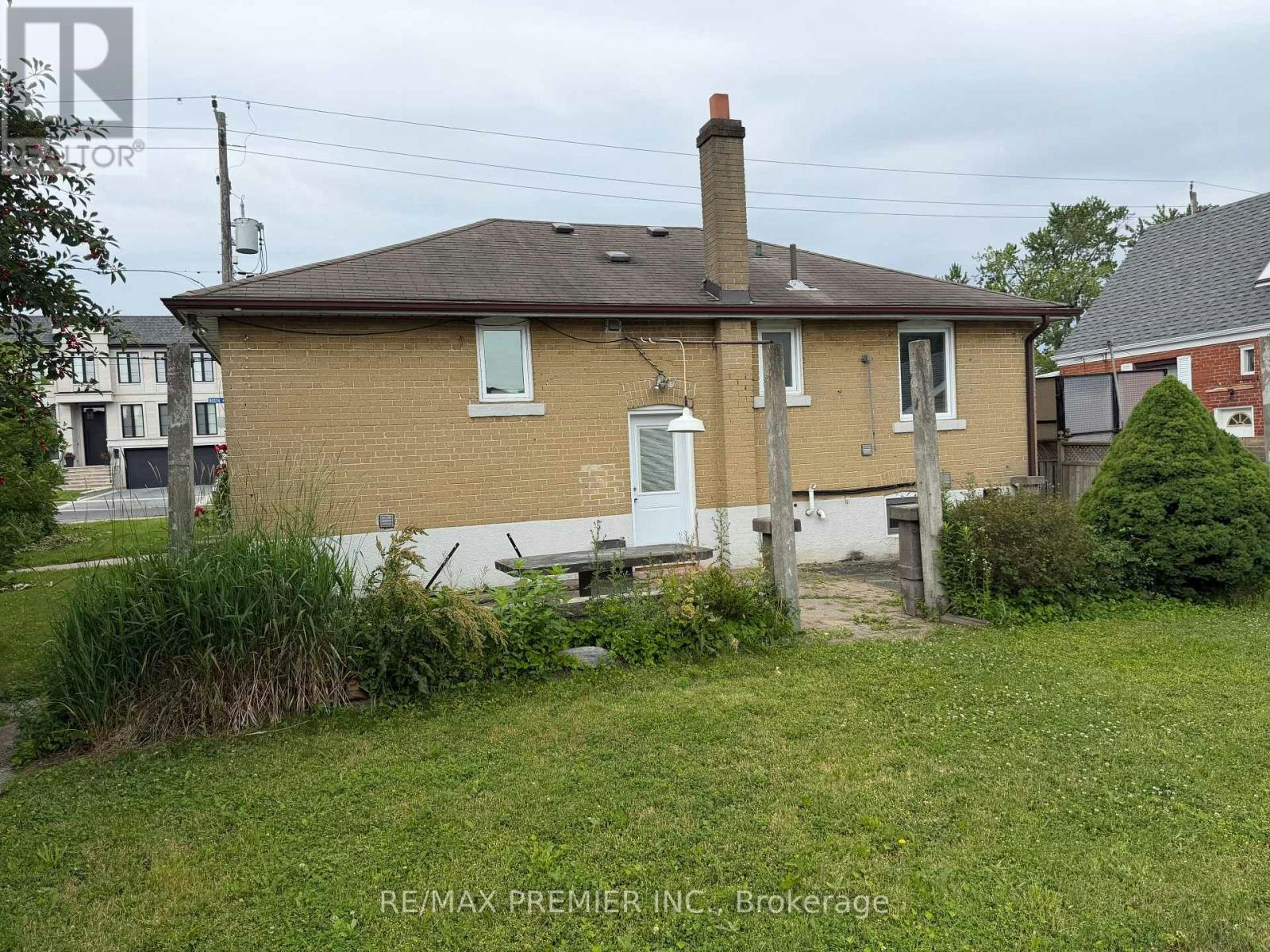 BSMT-404 Rustic Road, Toronto, ON, M6L 1W7 - 12