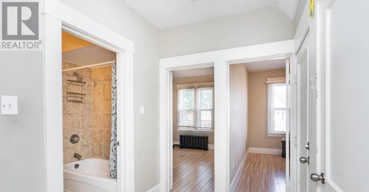 UPPER-25 Spadina Avenue, Hamilton, ON, L8M 2W8 - 12