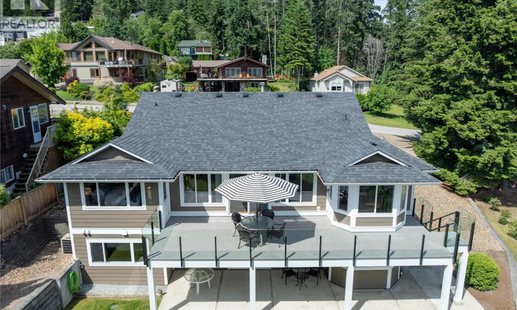 2934 Juniper Crescent