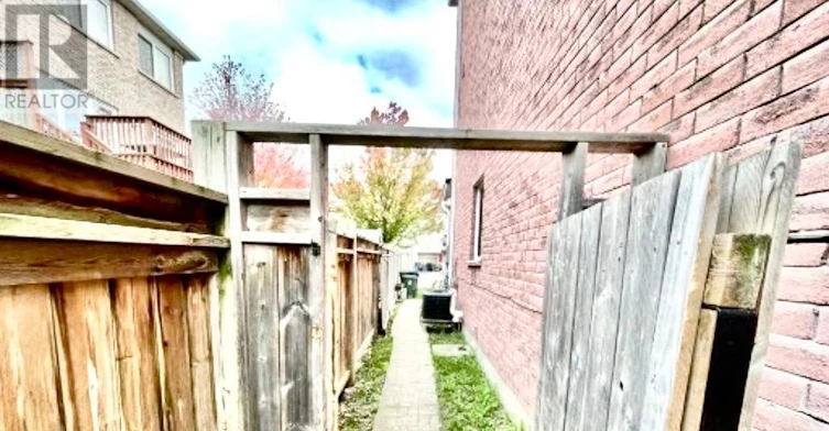 LOWER-11 Etienne Street, Toronto, ON, M1L 0A2 - 9