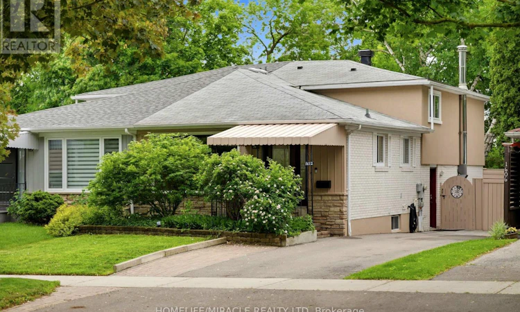 1612 Wavell Crescent