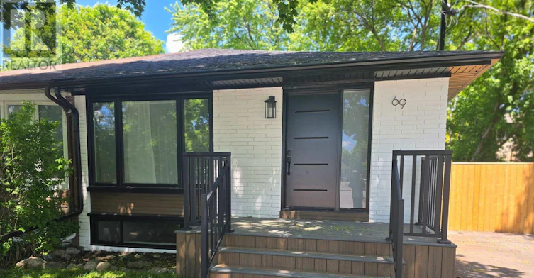 69 Marlin Court, Newmarket, ON, L3Y 2W7 - 2