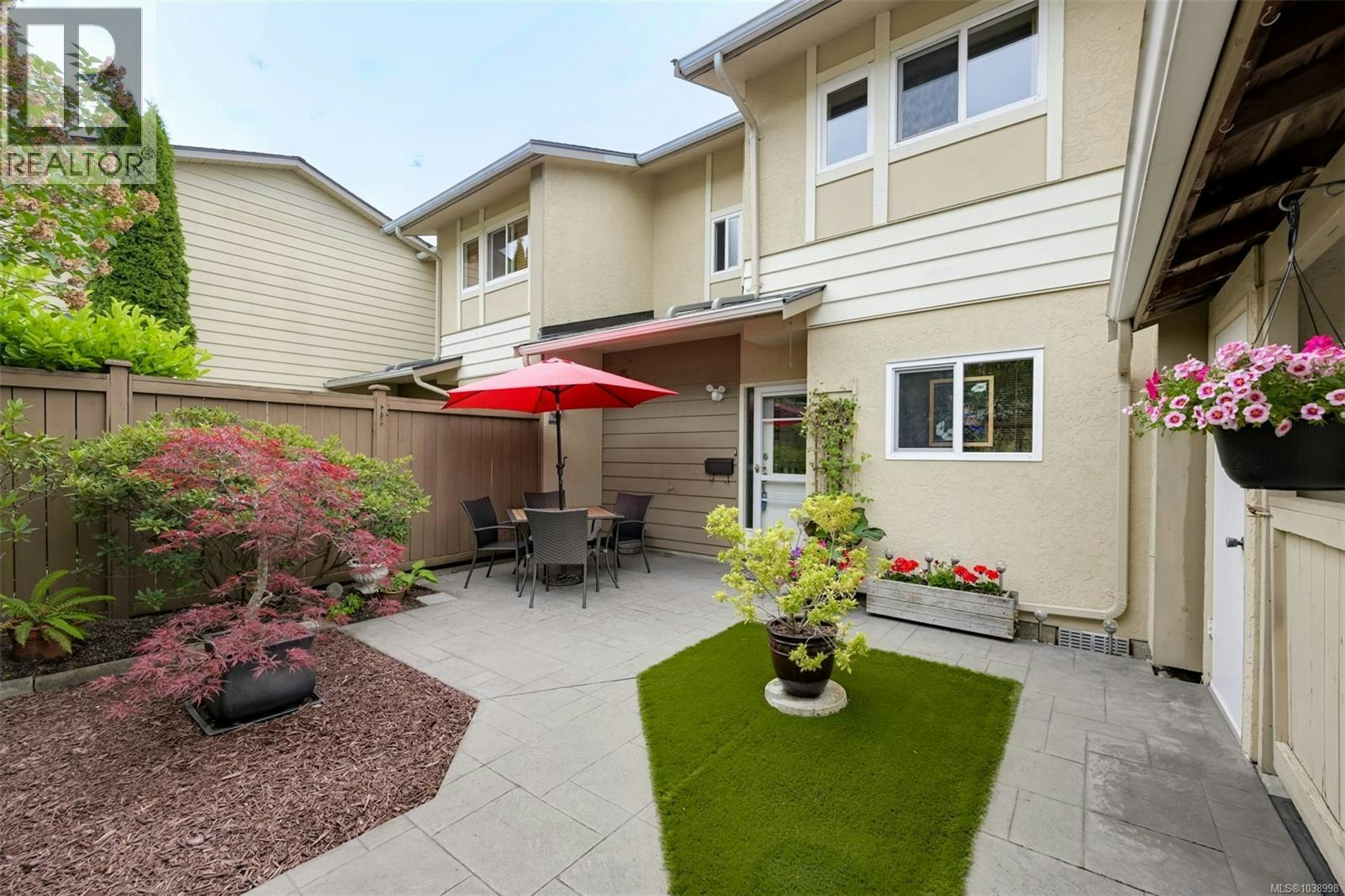 11-3981 Nelthorpe Street, Saanich, BC, V8X 3Z2
