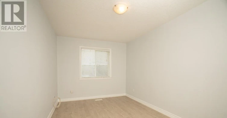 UPPER LEVEL-98 Highgate Drive, Hamilton, ON, L8J 2W9 - 12
