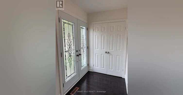 1 Hammond Drive, Aurora, ON, L4G 2T8 - 2