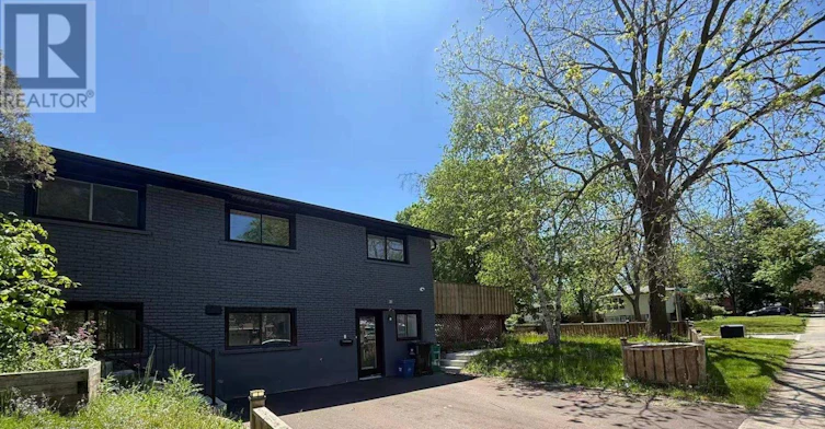 2-69 Blythwood Road N, Waterloo, ON, N2L 3Z9