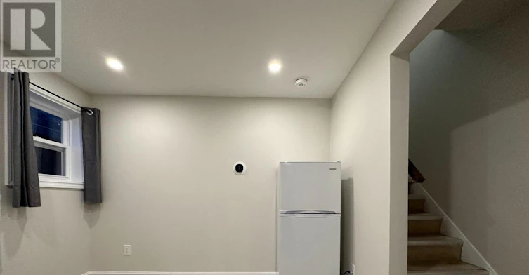 UPPER-151 Dynevor Road, Toronto, ON, M6E 3X5 - 3