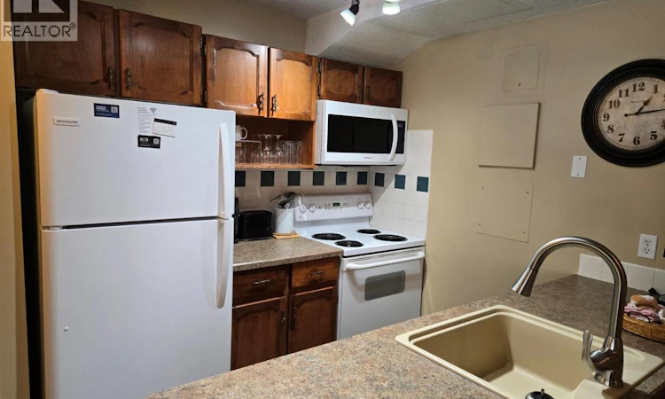 1030-2030 Panorama Drive