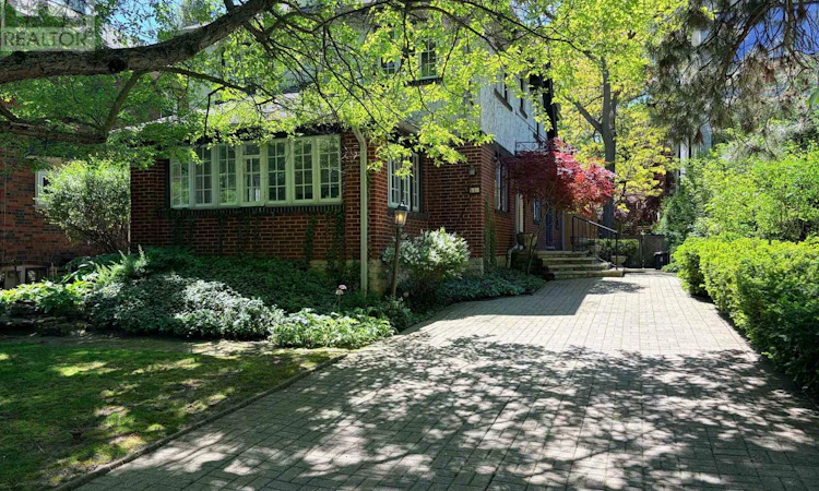 16 Wells Hill Avenue