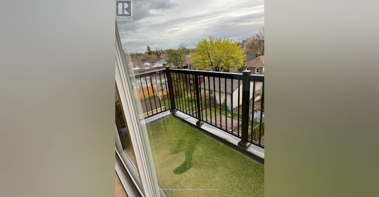 2-70 Chamberlain Avenue, Toronto, ON, M6E 4K1 - 17