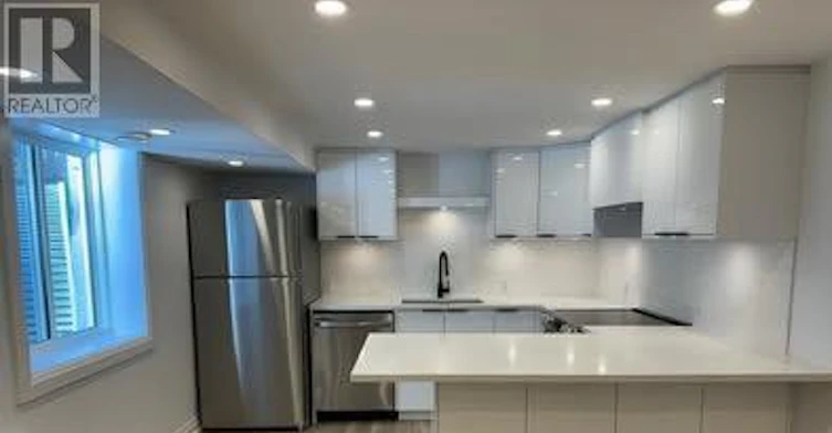 2-696 Holt Crescent, Ottawa, ON, K1G 2Y7 - 3
