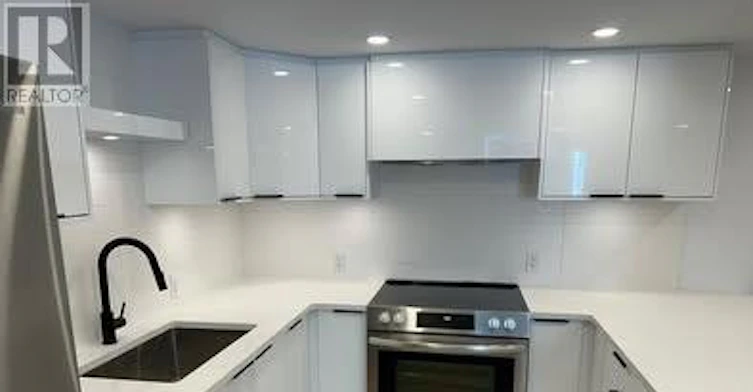 2-696 Holt Crescent, Ottawa, ON, K1G 2Y7 - 2