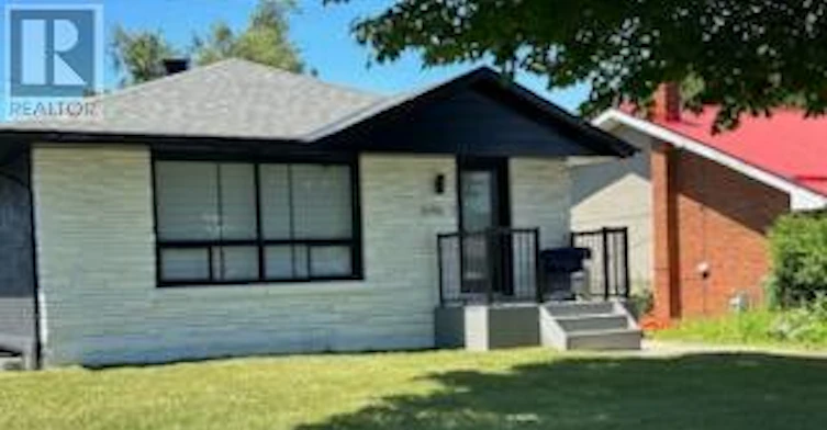 2-696 Holt Crescent, Ottawa, ON, K1G 2Y7