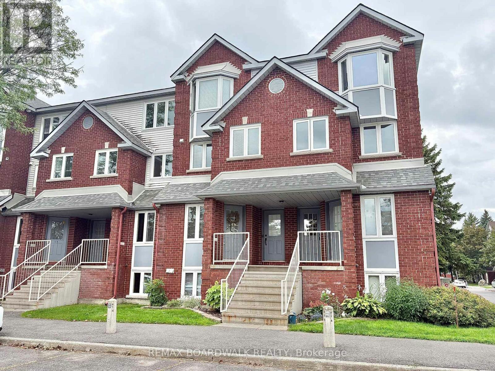 5 Briston Private, Ottawa, ON, K1G 5P6