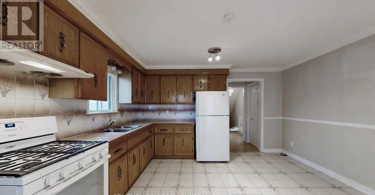 69 Twenty Fourth Street, Toronto, ON, M8V 3N7 - 9