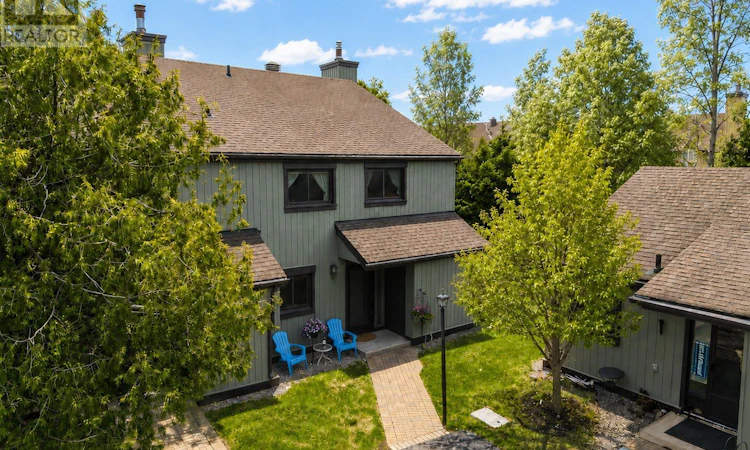 18-158 Escarpment Crescent