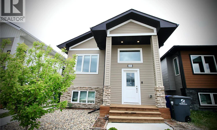 215 Thakur Street