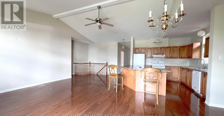 302 Wisteria Crescent, Ottawa, ON, K1V 0N4 - 3