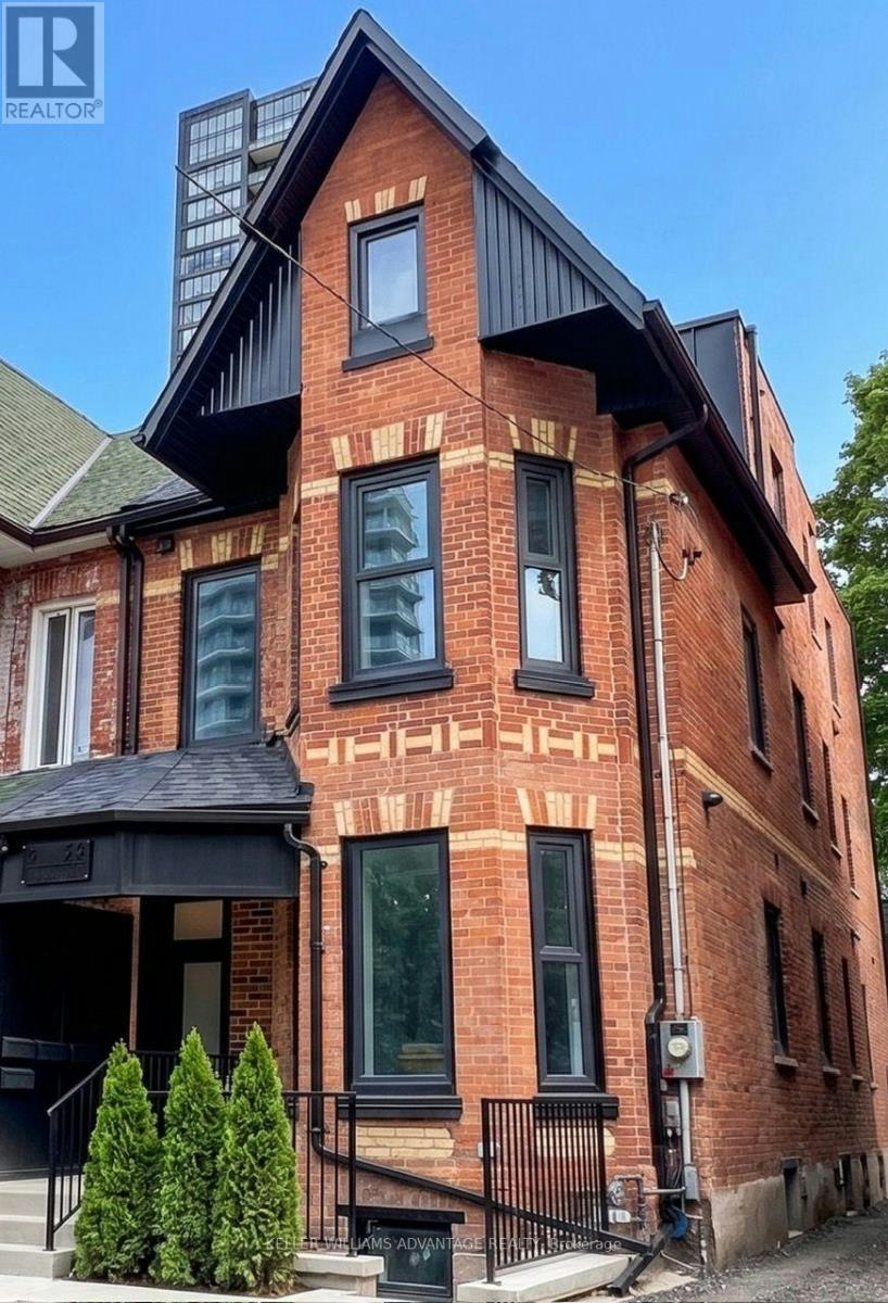 2-23 Ross Street, Toronto, ON, M5T 1Z8