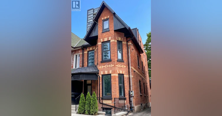 2-23 Ross Street, Toronto, ON, M5T 1Z8