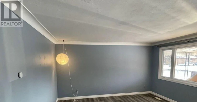 6852 Hagar Avenue, Niagara Falls, ON, L2G 5M7 - 2