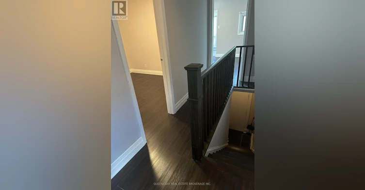 UPPER-68 Melville Avenue, Toronto, ON, M6G 1Y2 - 9