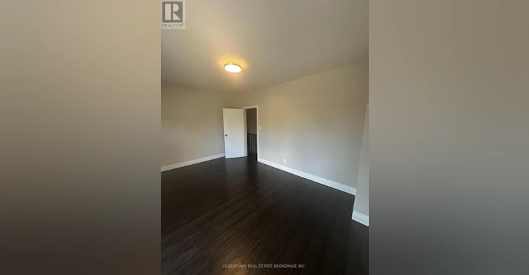 UPPER-68 Melville Avenue, Toronto, ON, M6G 1Y2 - 2