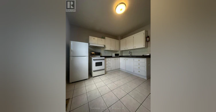 UPPER-68 Melville Avenue, Toronto, ON, M6G 1Y2 - 8