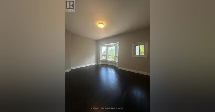 UPPER-68 Melville Avenue, Toronto, ON, M6G 1Y2