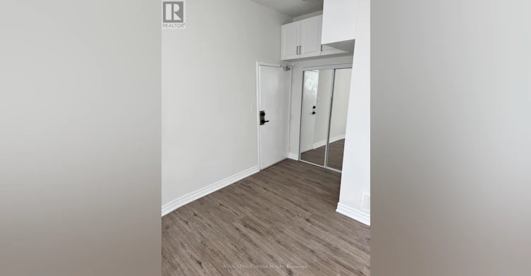 206-765 Pape Avenue, Toronto, ON, M4K 3T2 - 2