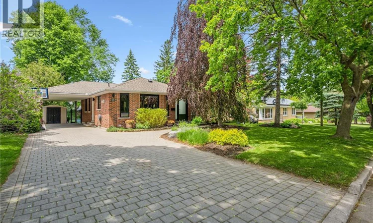 11 Floral Drive