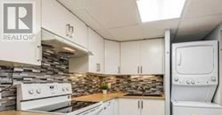 1812-3695 Kaneff Crescent, Mississauga, ON, L5A 4B6 - 2