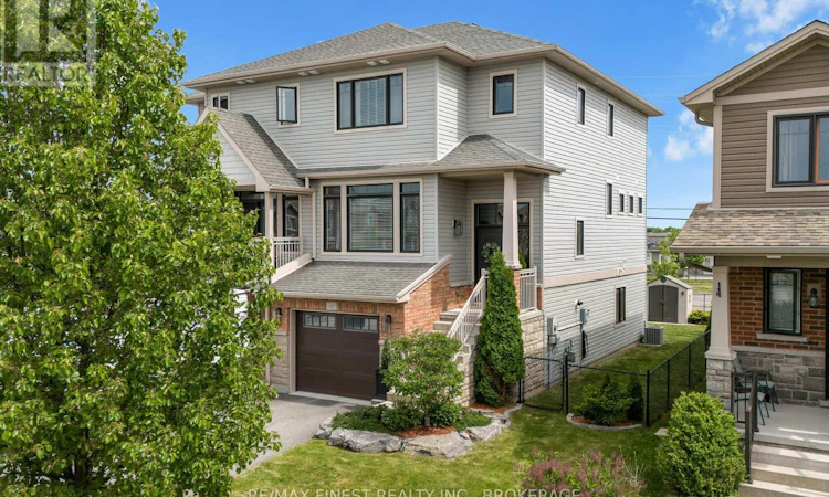 102 Dr. Richard James Crescent