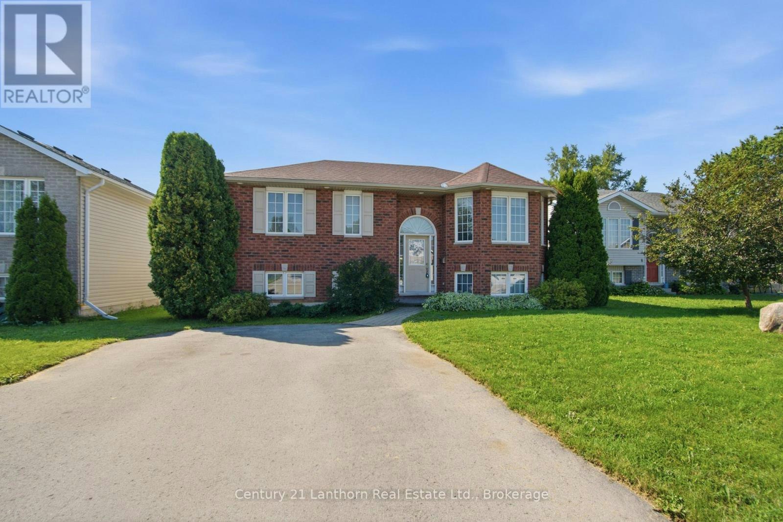 6 Chisholm Square, Belleville, ON, K8N 5Z4