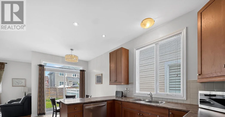 200 Celtic Ridge Crescent, Ottawa, ON, K2W 0C1 - 13