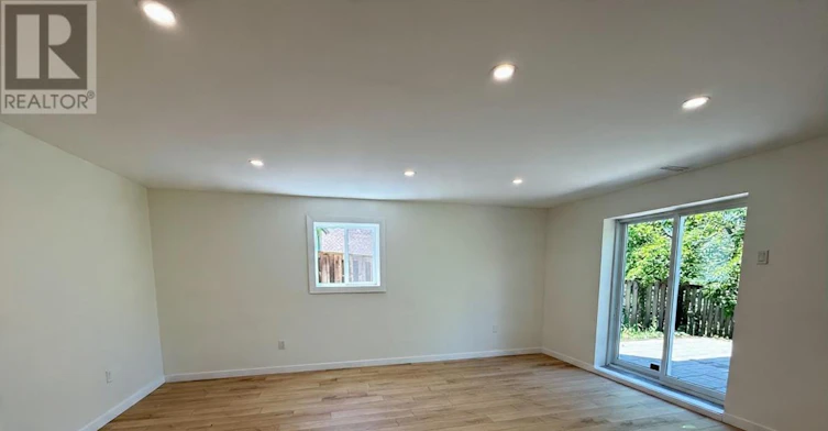 10 Dundas Crescent, St. Catharines, ON, L2T 1T3 - 2