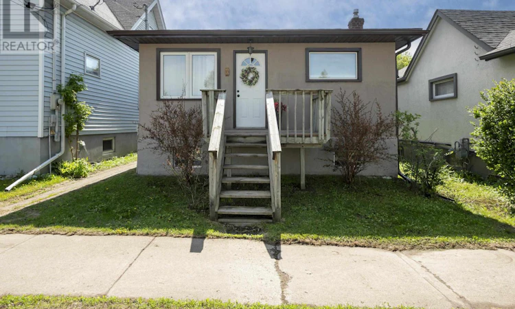 89 Algonquin Avenue S