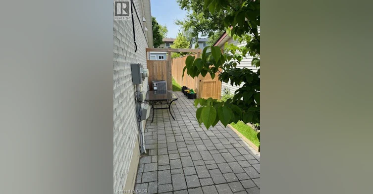2-113 Cornerbrook Crescent, Waterloo, ON, N2V 1L3 - 5