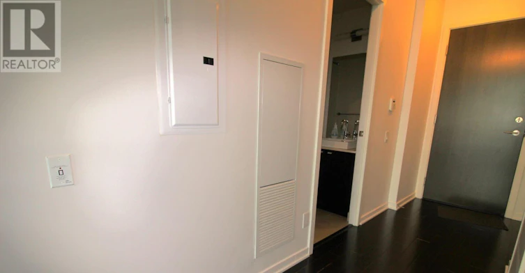 2313-105 The Queensway, Toronto, ON, M6S 5B5 - 5