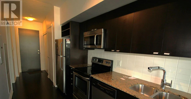 2313-105 The Queensway, Toronto, ON, M6S 5B5 - 2