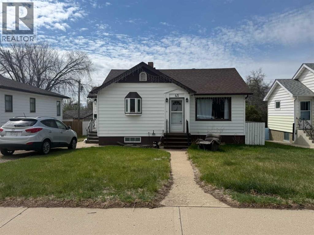 45 4 Street SW, Medicine Hat, AB, T1A 4C9