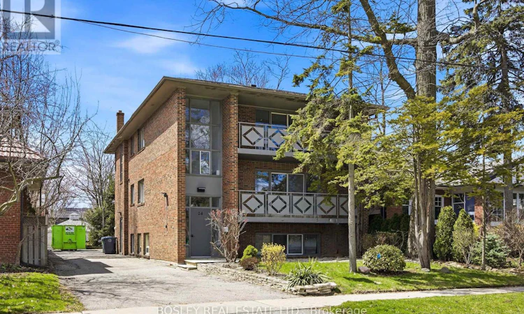 24 Oakwood Avenue N