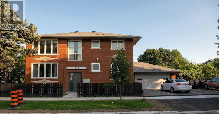 UPPER-333 Rimilton Avenue, Toronto, ON, M8W 2E5